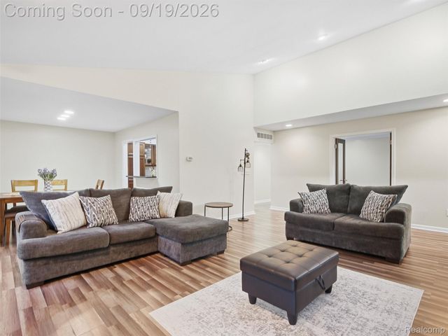 7351 Brynmawr Drive, West Bloomfield Charter Township, MI 48322