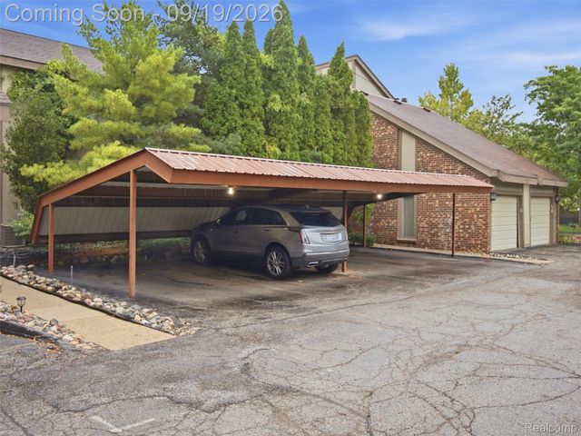 7351 Brynmawr Drive, West Bloomfield Charter Township, MI 48322
