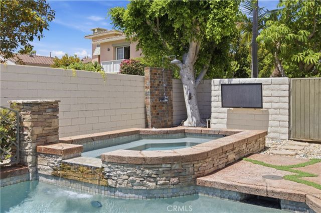 8 N Bayleaf, Irvine, CA 92620