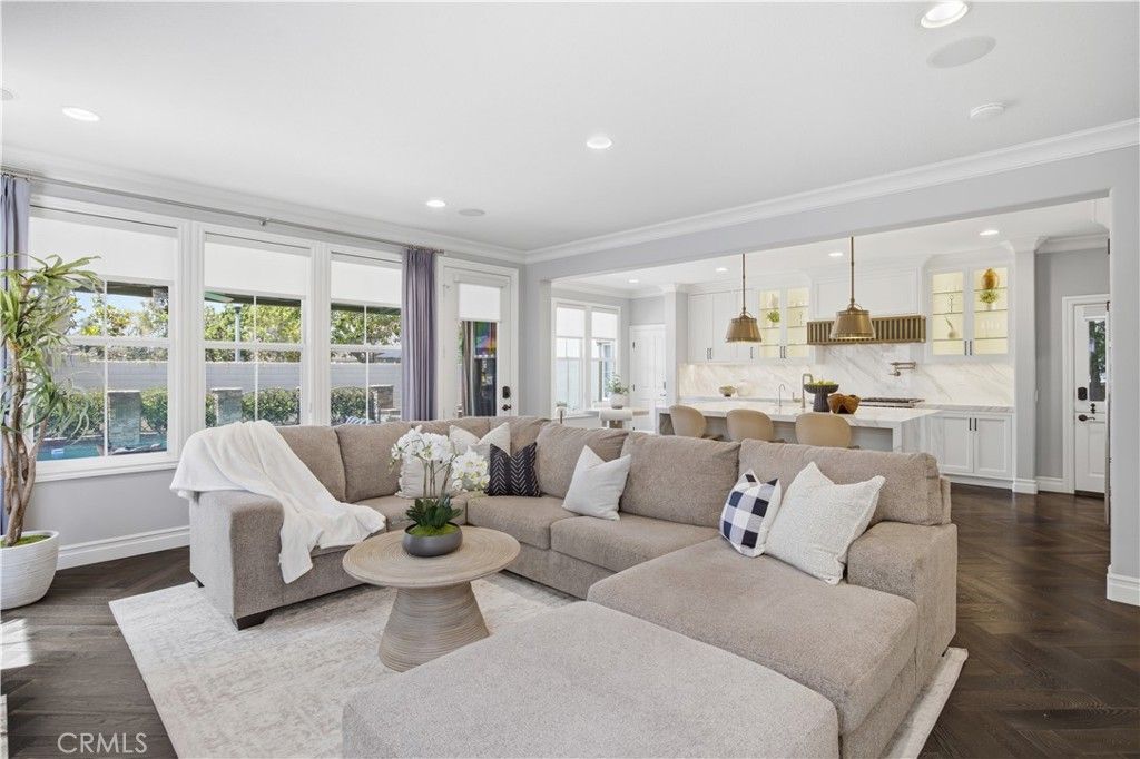 Image 16 of property listing at 8 N Bayleaf, Irvine, CA 92620