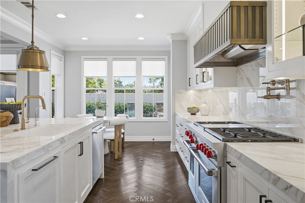 Image 18 of property listing at 8 N Bayleaf, Irvine, CA 92620