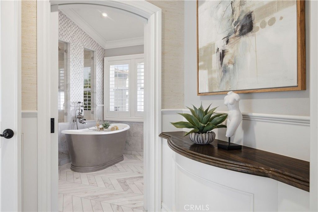 Image 28 of property listing at 8 N Bayleaf, Irvine, CA 92620