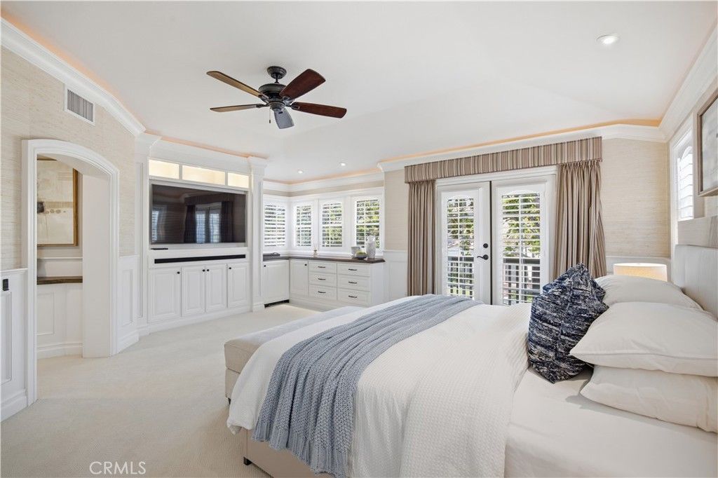 Image 31 of property listing at 8 N Bayleaf, Irvine, CA 92620