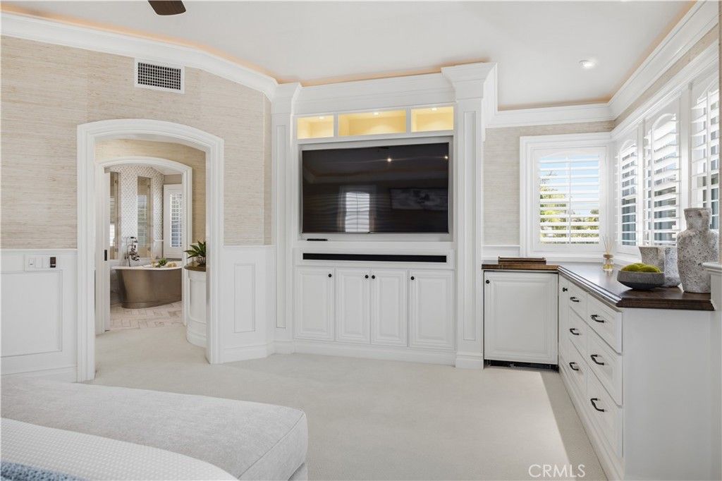 Image 32 of property listing at 8 N Bayleaf, Irvine, CA 92620
