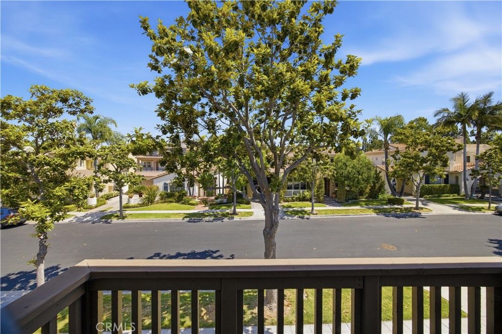 Image 33 of property listing at 8 N Bayleaf, Irvine, CA 92620