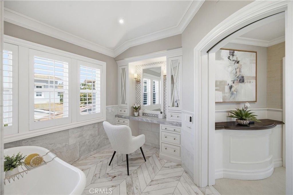 Image 35 of property listing at 8 N Bayleaf, Irvine, CA 92620