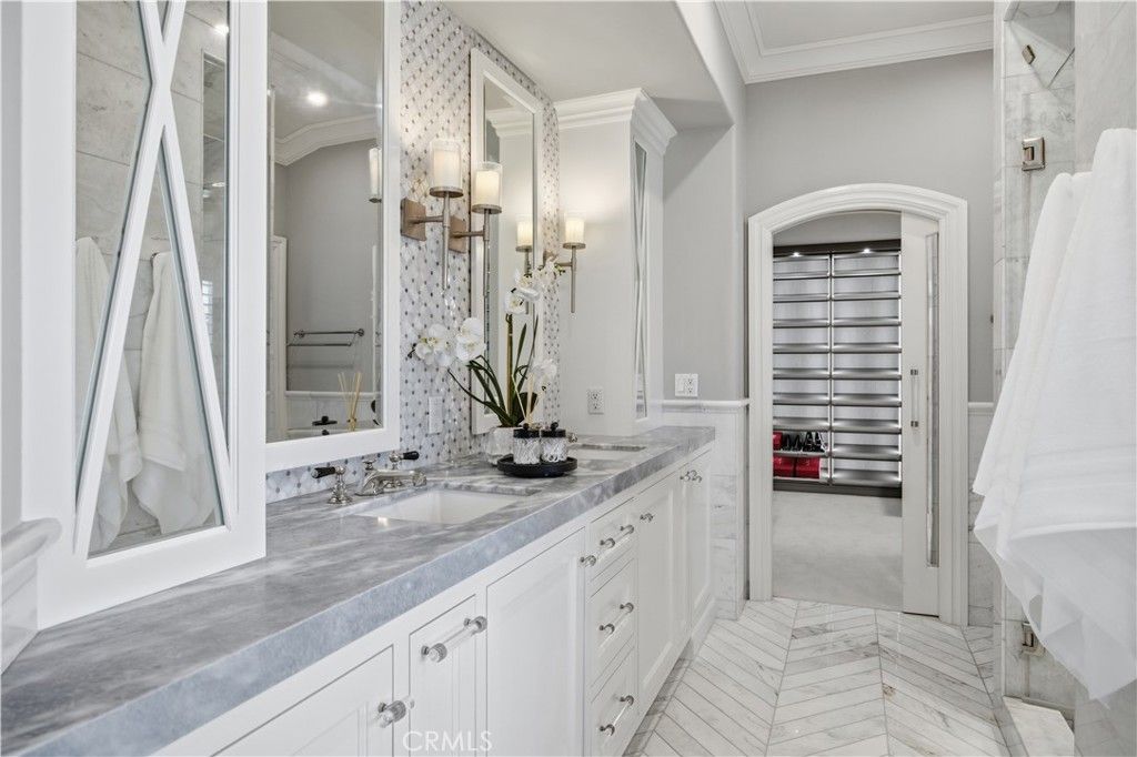 Image 36 of property listing at 8 N Bayleaf, Irvine, CA 92620