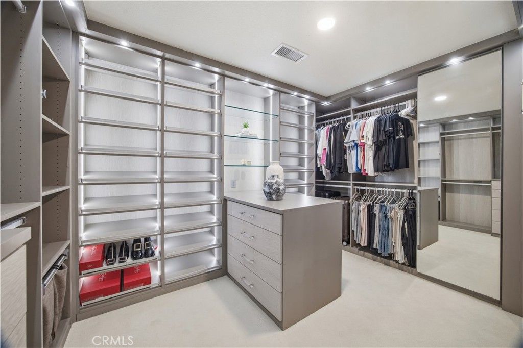 Image 42 of property listing at 8 N Bayleaf, Irvine, CA 92620