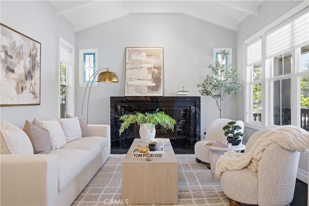 Image 7 of property listing at 8 N Bayleaf, Irvine, CA 92620