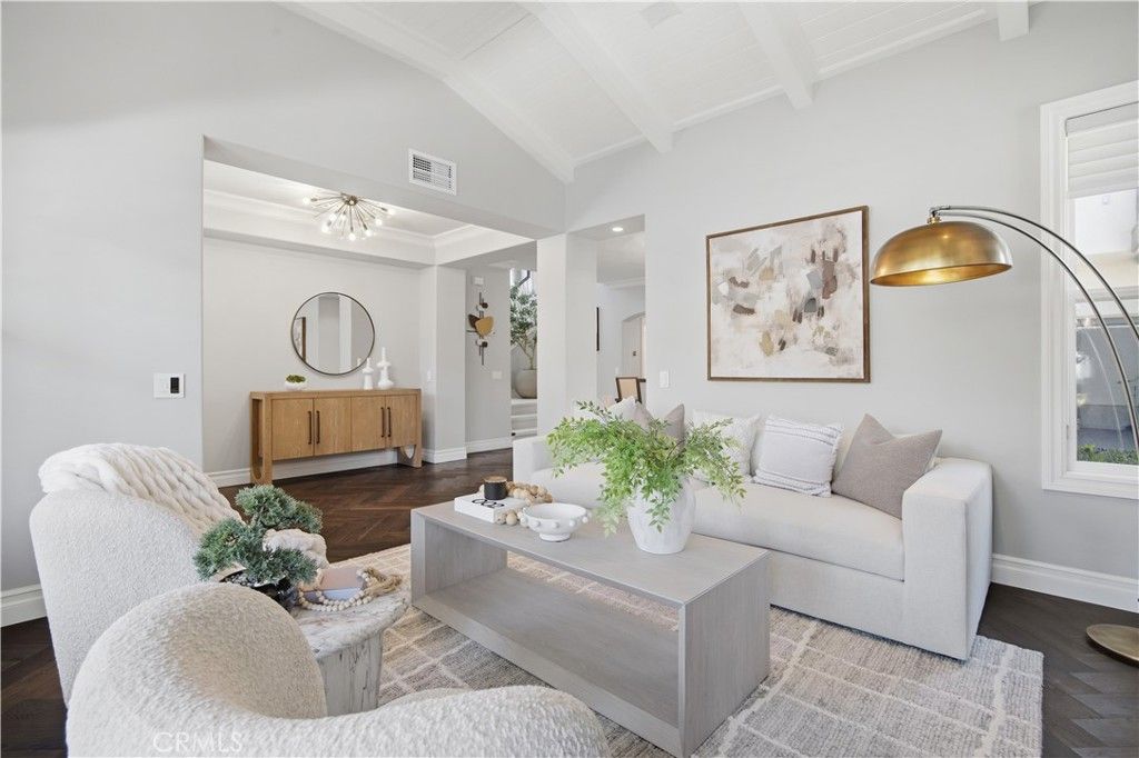Image 8 of property listing at 8 N Bayleaf, Irvine, CA 92620