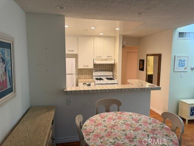 18645 Hatteras 206, Tarzana, CA 91356