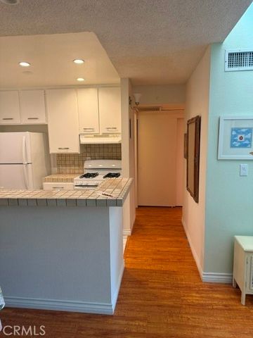 18645 Hatteras 206, Tarzana, CA 91356