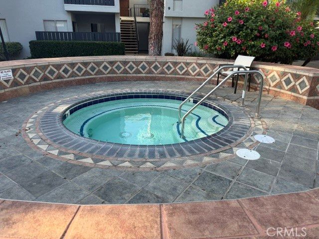18645 Hatteras 206, Tarzana, CA 91356