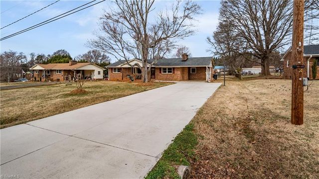 275 Cliffwood Drive, Kernersville, NC 27284