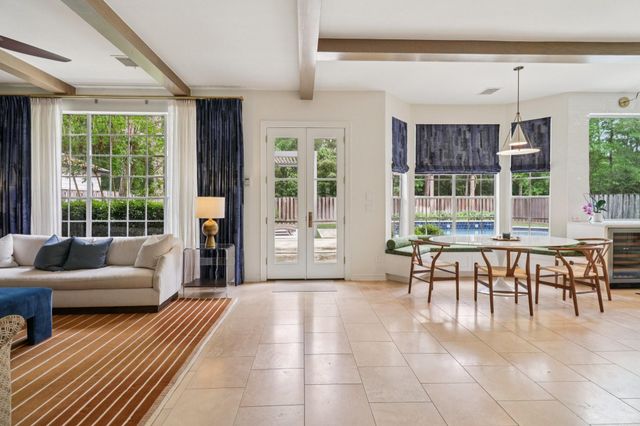 18 Woodmere Place, The Woodlands, TX 77381