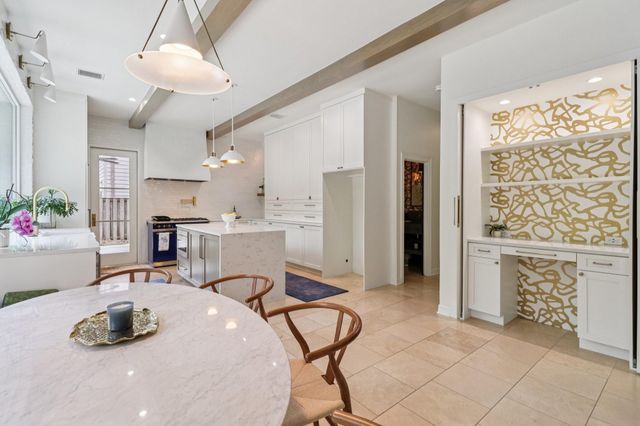 18 Woodmere Place, The Woodlands, TX 77381