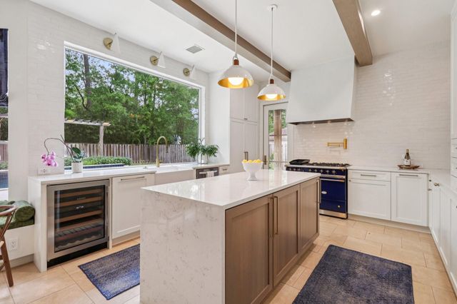 18 Woodmere Place, The Woodlands, TX 77381