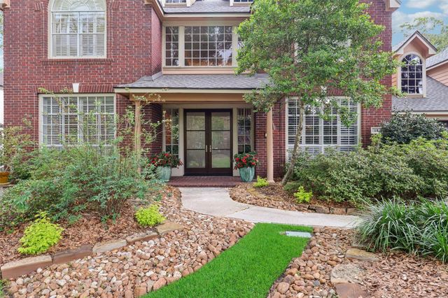 18 Woodmere Place, The Woodlands, TX 77381