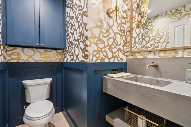 18 Woodmere Place, The Woodlands, TX 77381