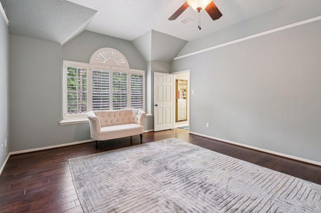 18 Woodmere Place, The Woodlands, TX 77381