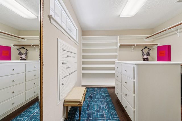 18 Woodmere Place, The Woodlands, TX 77381