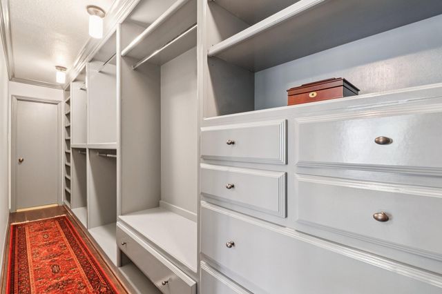 18 Woodmere Place, The Woodlands, TX 77381