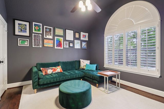 18 Woodmere Place, The Woodlands, TX 77381