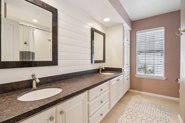 18 Woodmere Place, The Woodlands, TX 77381