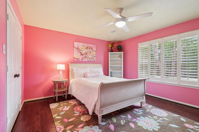 18 Woodmere Place, The Woodlands, TX 77381