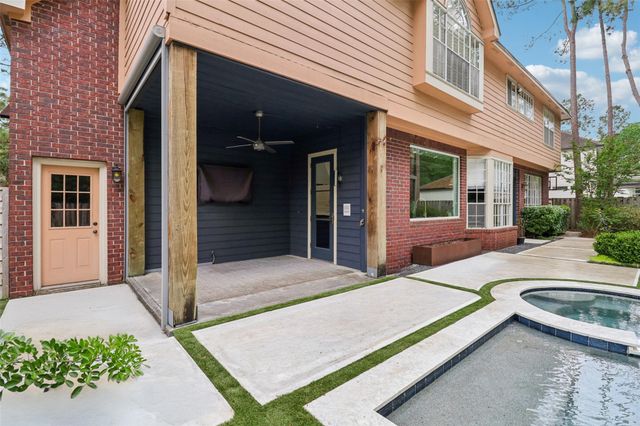 18 Woodmere Place, The Woodlands, TX 77381