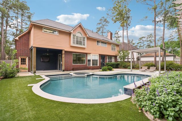 18 Woodmere Place, The Woodlands, TX 77381