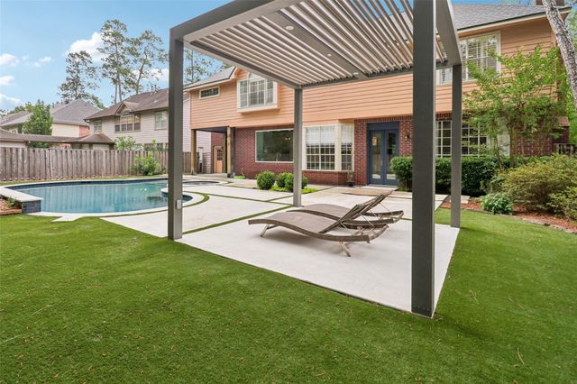 18 Woodmere Place, The Woodlands, TX 77381