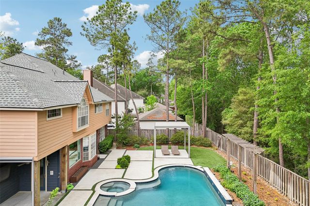 18 Woodmere Place, The Woodlands, TX 77381