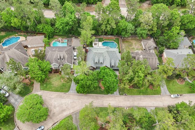 18 Woodmere Place, The Woodlands, TX 77381