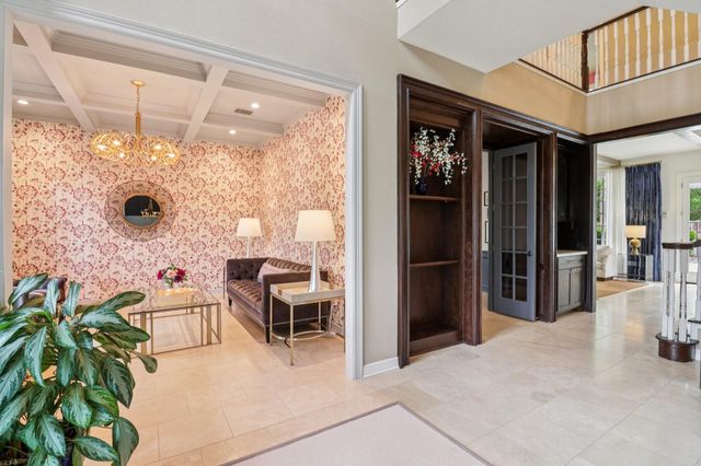 18 Woodmere Place, The Woodlands, TX 77381