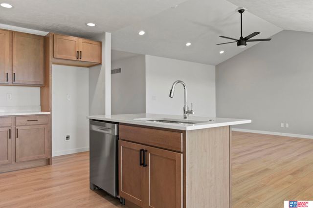 9111 Castle Pine Drive, Lincoln, NE 68516
