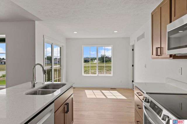 9111 Castle Pine Drive, Lincoln, NE 68516