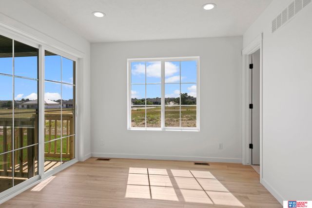 9111 Castle Pine Drive, Lincoln, NE 68516