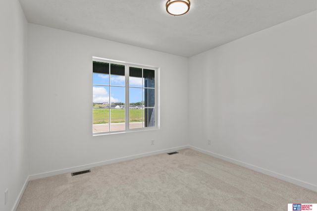 9111 Castle Pine Drive, Lincoln, NE 68516