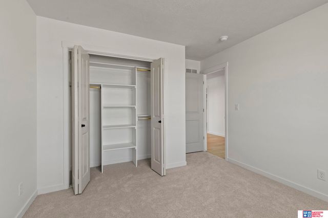 9111 Castle Pine Drive, Lincoln, NE 68516