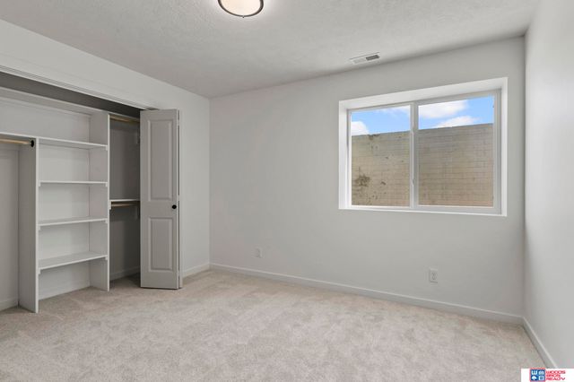 9111 Castle Pine Drive, Lincoln, NE 68516