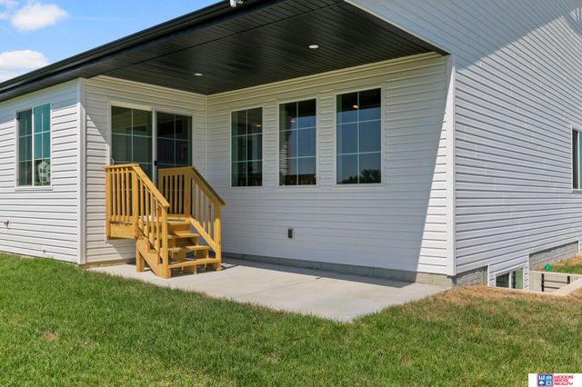 9111 Castle Pine Drive, Lincoln, NE 68516