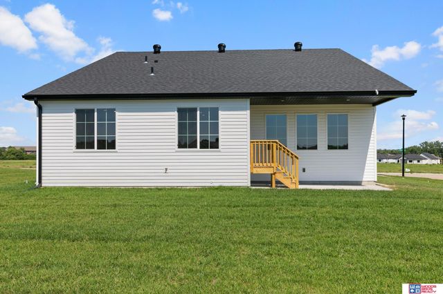 9111 Castle Pine Drive, Lincoln, NE 68516