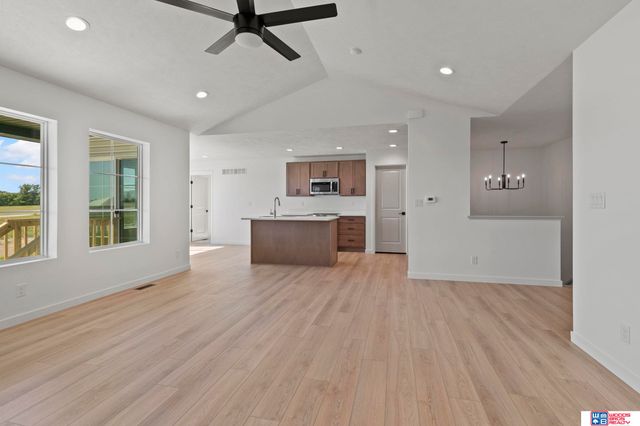 9111 Castle Pine Drive, Lincoln, NE 68516