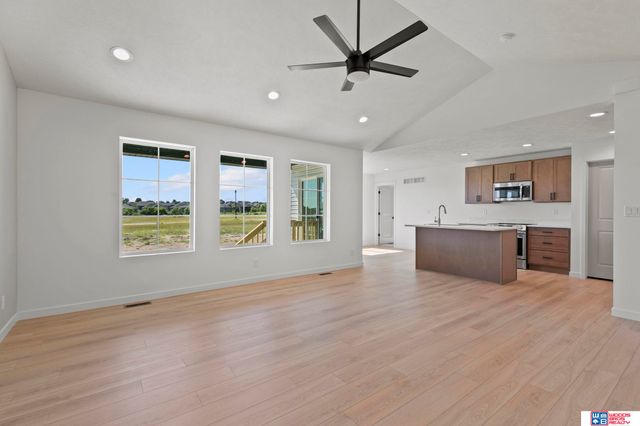 9111 Castle Pine Drive, Lincoln, NE 68516