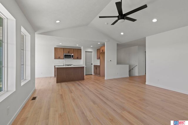 9111 Castle Pine Drive, Lincoln, NE 68516