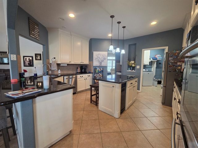 318 Sunrise Blvd, Angleton, TX 77515