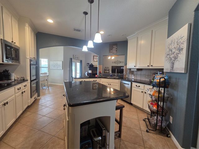 318 Sunrise Blvd, Angleton, TX 77515