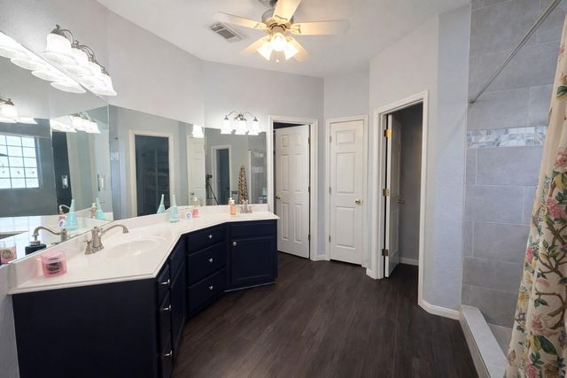 318 Sunrise Blvd, Angleton, TX 77515