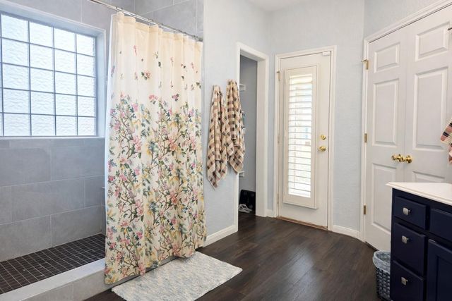 318 Sunrise Blvd, Angleton, TX 77515